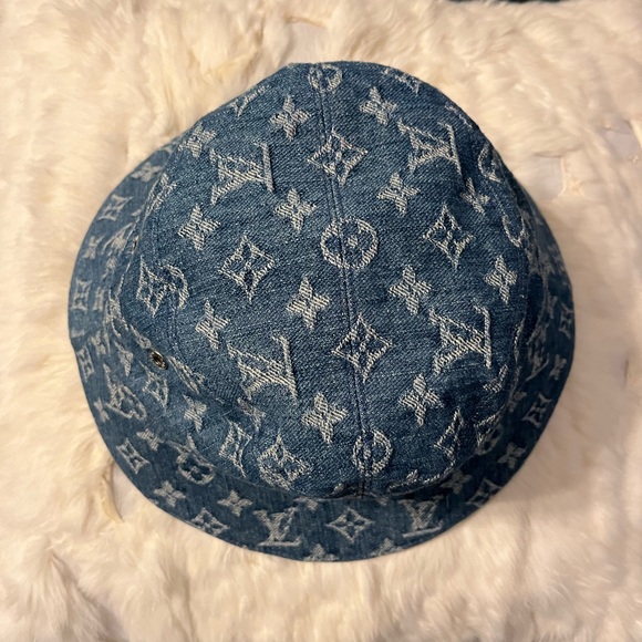 Authentic Louis Vuitton Denim Reversible Bucket Hat - Picture 5 of 16